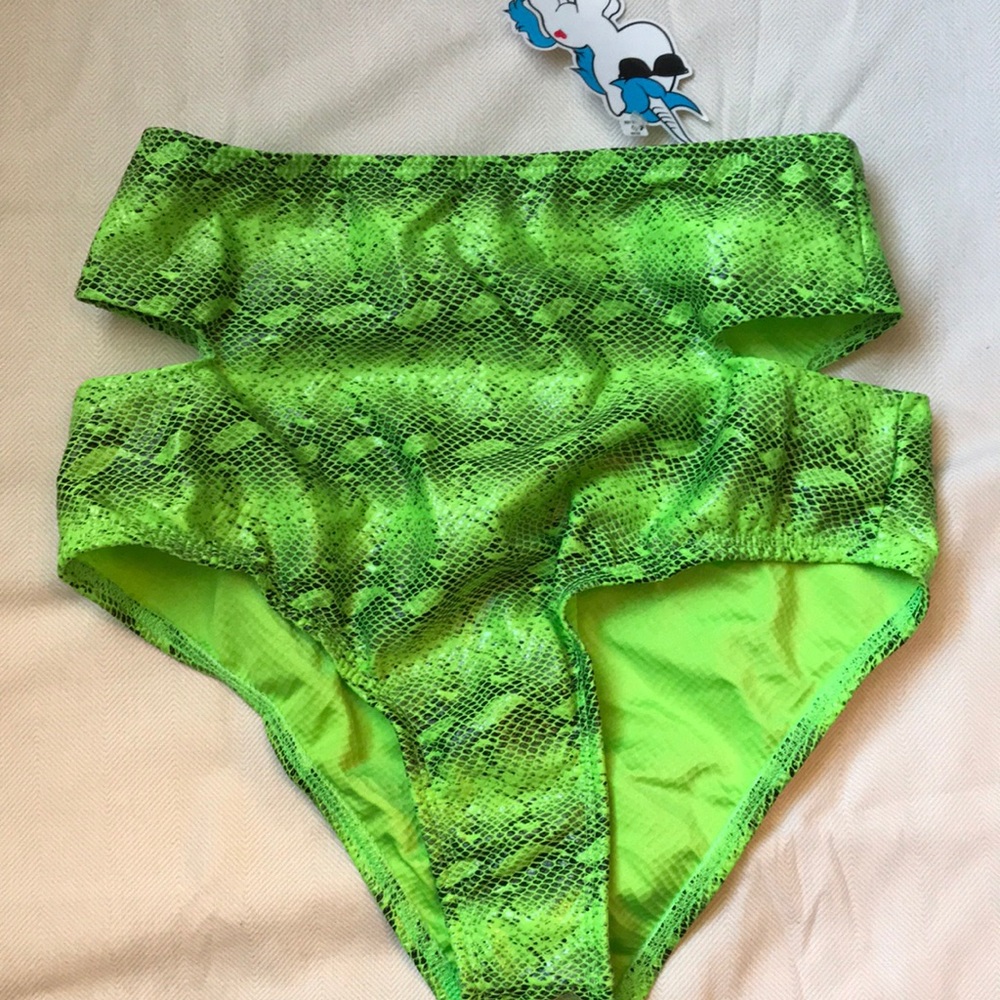 Neon green snakeskin booty shorts - Picture 1 of 1